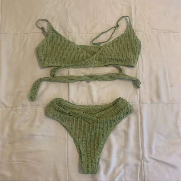 Textured Wrap Style Green Bikini Set - Picture 3 of 4
